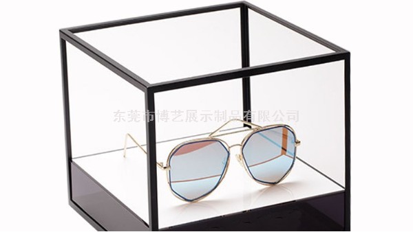 如何用亞克力展架來展示產品呢？